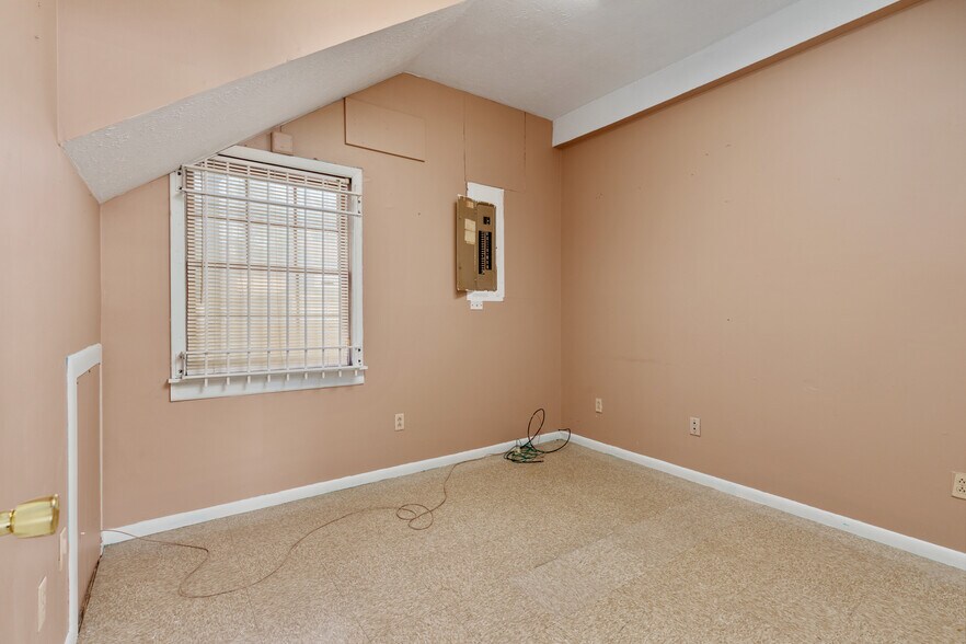 More Photos Of 111 Water St, Front Royal Loft Creative Space For Lease