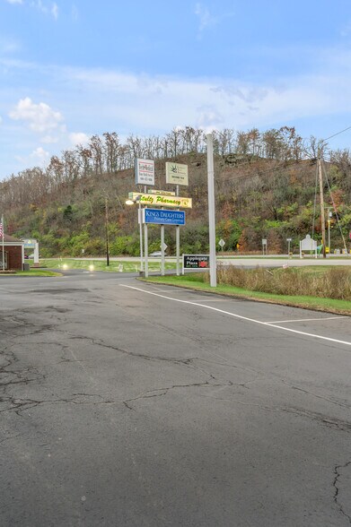 More Photos Of 1629 Ashland Rd, Greenup Freestanding For Sale