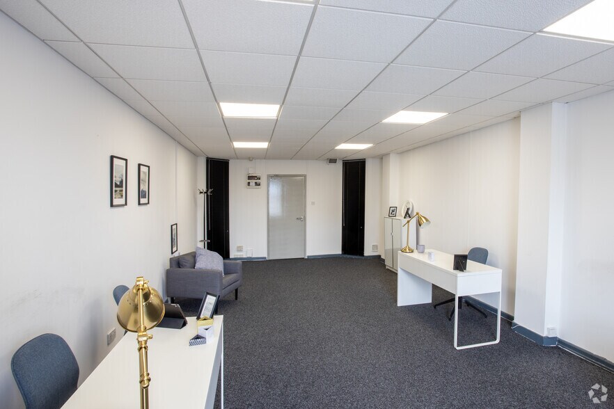 More Photos Of Washington St, Glasgow Office For Lease