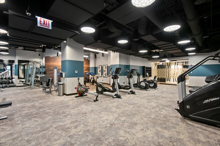 More Photos Of 182 W Lake St, Chicago Apartments For Lease