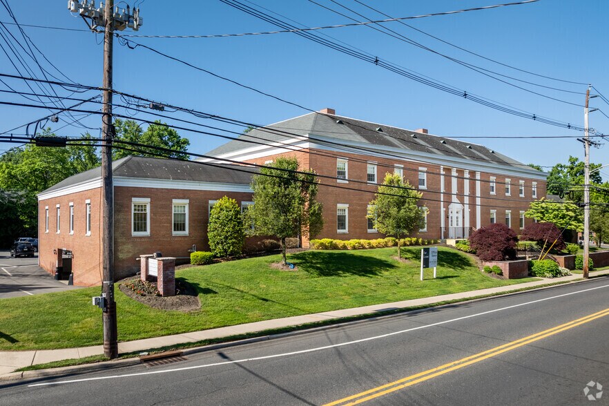 More Photos Of 97 Main St, Chatham Office For Lease