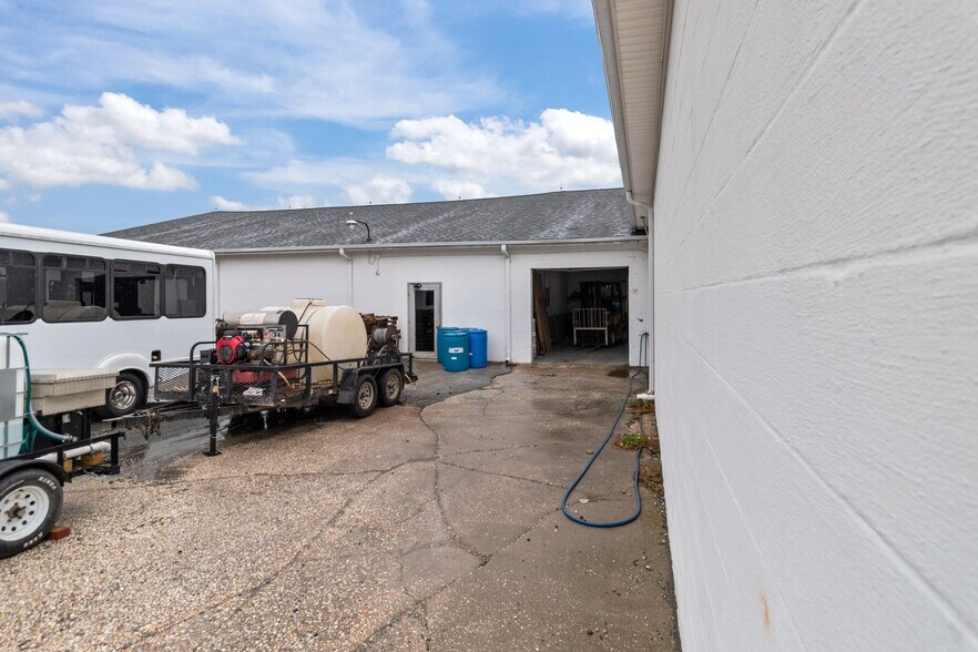 More Photos Of 704 N Central Ave, Locust Warehouse For Lease