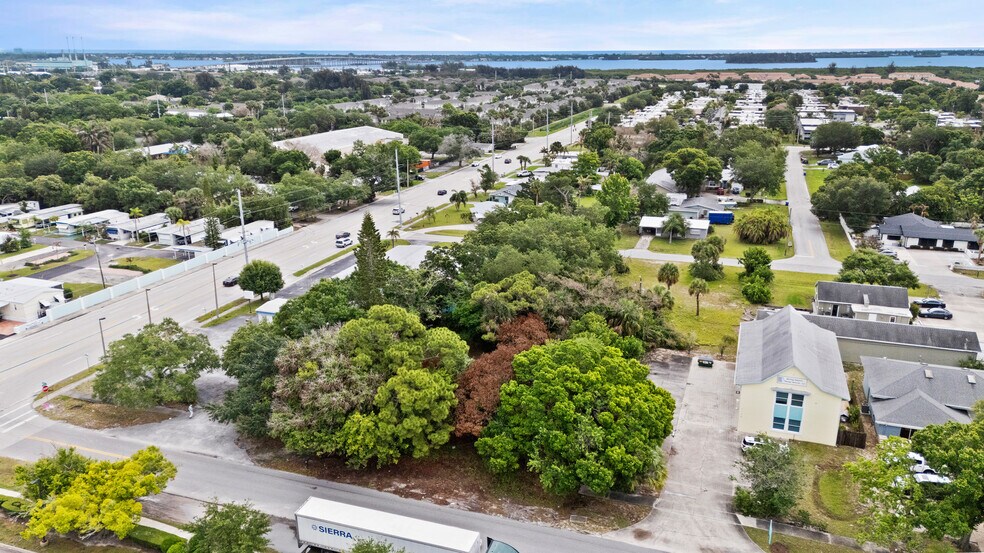 More Photos Of 725 12th St, Vero Beach Auto Repair For Sale