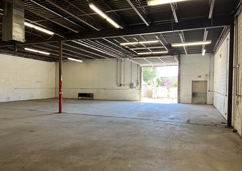 More Photos Of 3712 Commercial St NE, Albuquerque Manufacturing For Lease