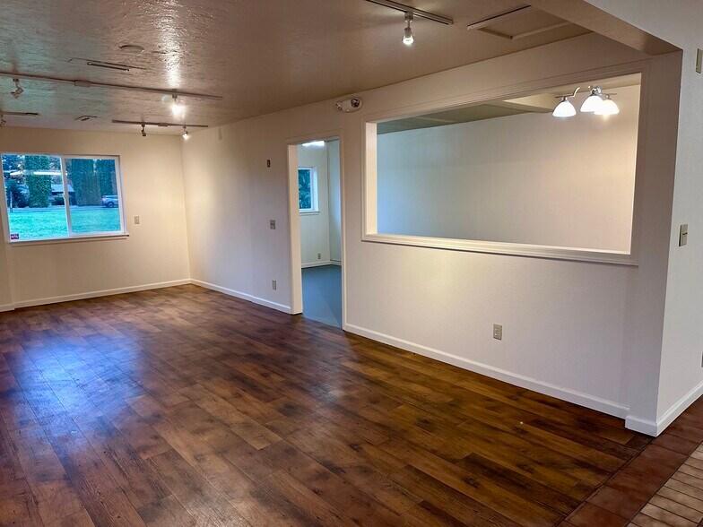 More Photos Of 720 NE Granger Ave, Corvallis Manufacturing For Lease