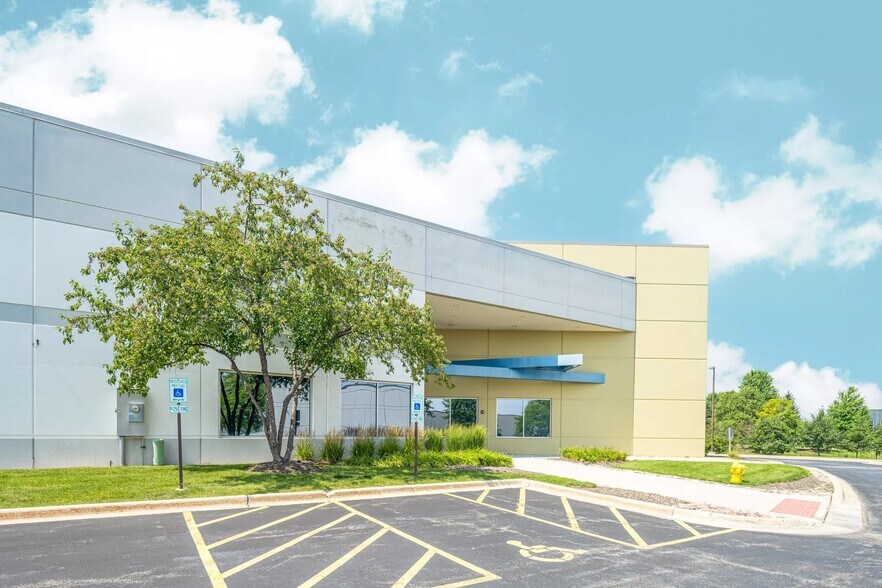 More Photos Of 3701-3781 Burwood Dr, Waukegan Manufacturing For Lease