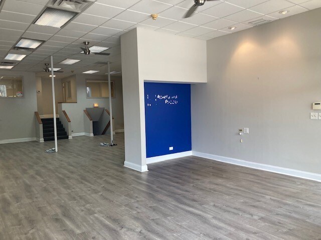 More Photos Of 928 W Diversey Pky, Chicago Storefront For Lease