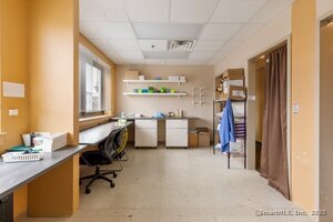 More Photos Of 454-456 Park St, Hartford Showroom For Lease