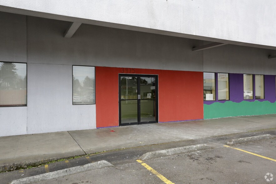 More Photos Of 3975 Commercial St, Salem Unknown For Lease