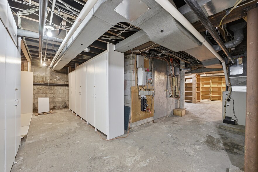 More Photos Of 29 Jarvis St, Fort Erie Office For Sale