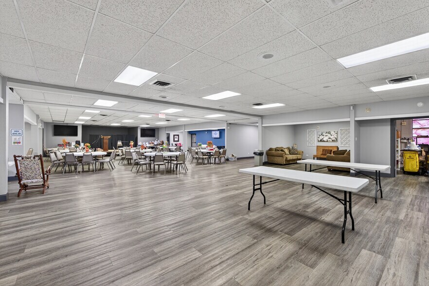 More Photos Of 147 E Hurst Blvd, Hurst Religious Facility For Sale