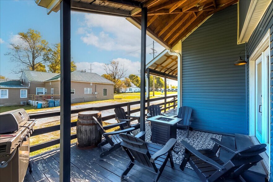More Photos Of 221 Woodford St, Lawrenceburg Office For Sale