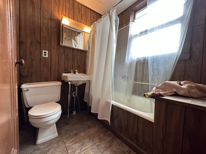 More Photos Of 322 W 3rd St, Bloomington General Retail For Sale