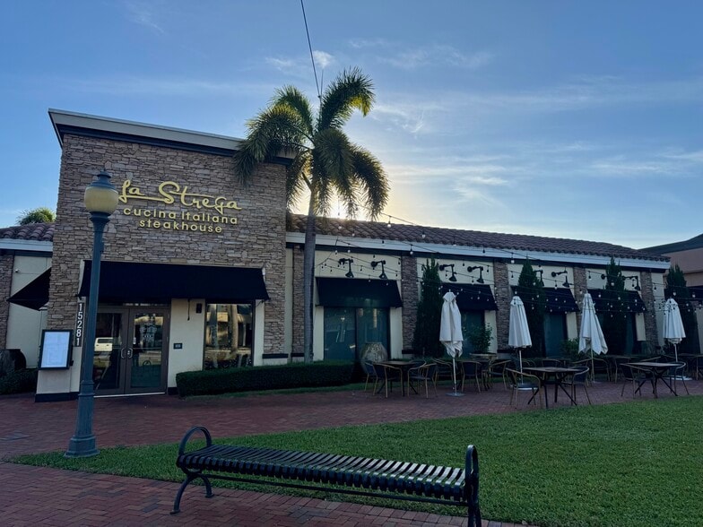 More Photos Of 15281 NW 67th Ave, Hialeah Restaurant For Lease