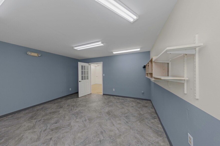 More Photos Of 565 Frederica Ln, Dunedin Warehouse For Lease