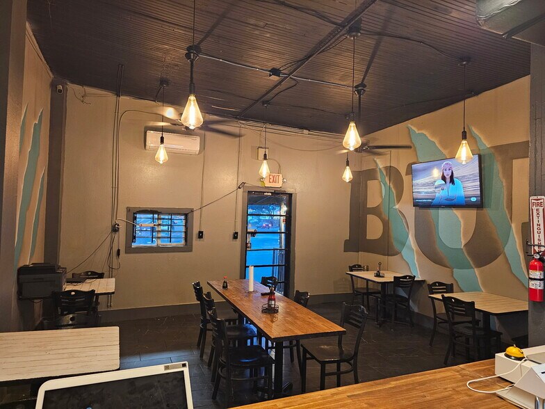 More Photos Of 1103 Mason St, San Antonio Restaurant For Sale