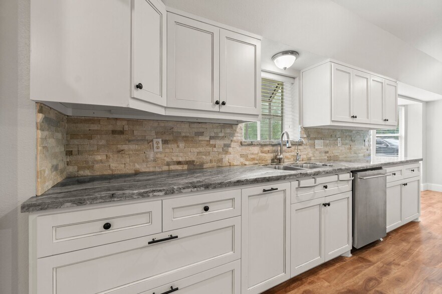 More Photos Of 2042 Teal Dr, Spring Dormitory For Sale