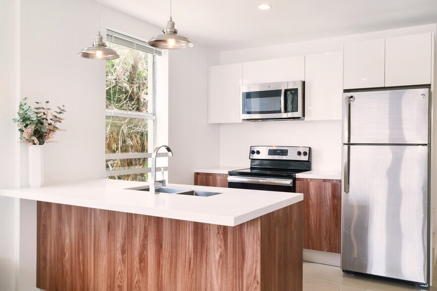 More Photos Of 924 Marseille Dr, Miami Beach Apartments For Sale