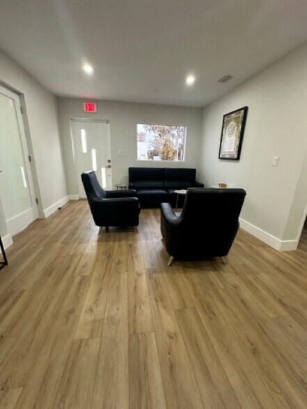 More Photos Of 1314 S Semoran Blvd, Orlando Office For Lease