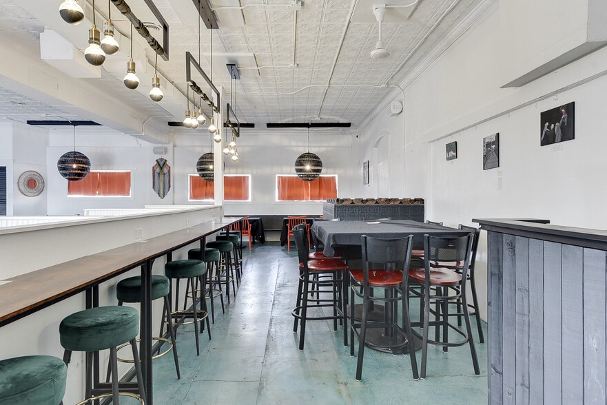 More Photos Of 1915 19th & Leavenworth Building, Omaha Restaurant For Lease