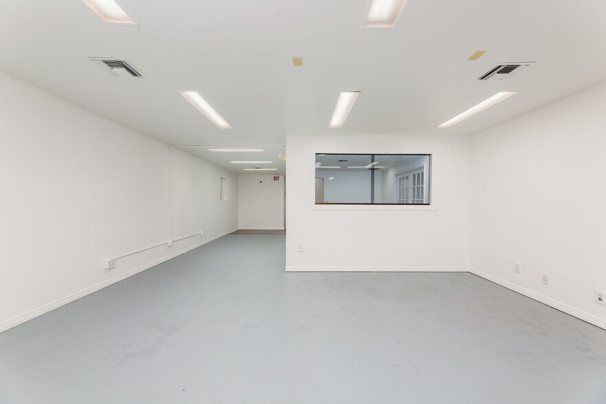 More Photos Of 128 Tomahawk Dr, Indian Harbour Beach Warehouse For Sale