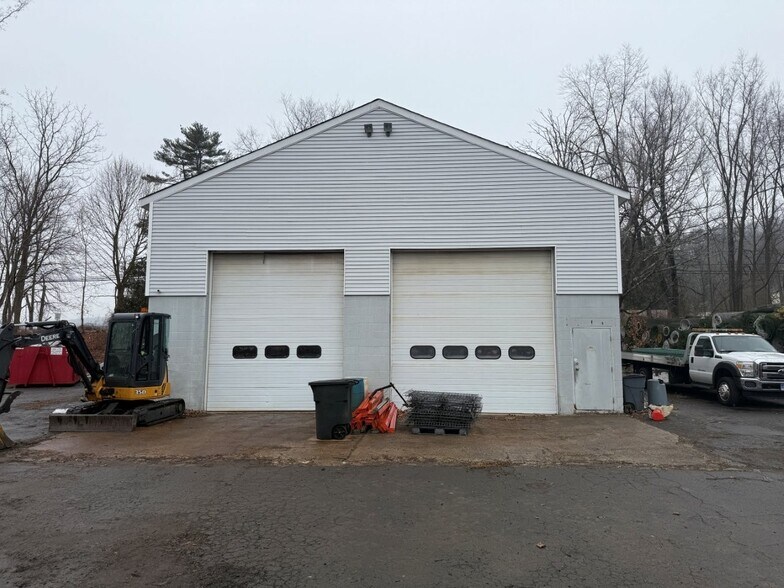 More Photos Of 30 Old Mill Plain Rd, Danbury Warehouse For Lease