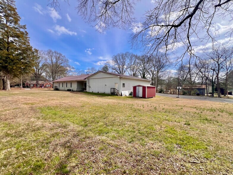 More Photos Of 703 N Main St, LaFayette Religious Facility For Sale