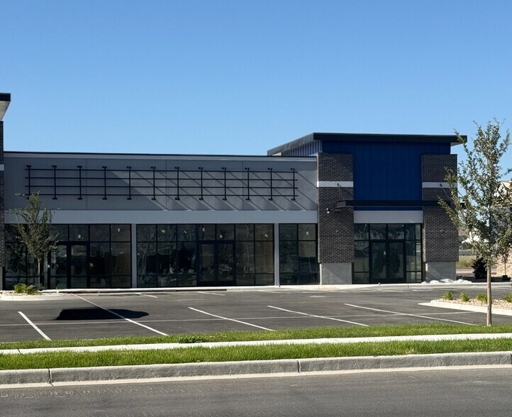 More Photos Of 166 Pioneer Crossing, Saratoga Springs Restaurant For Lease