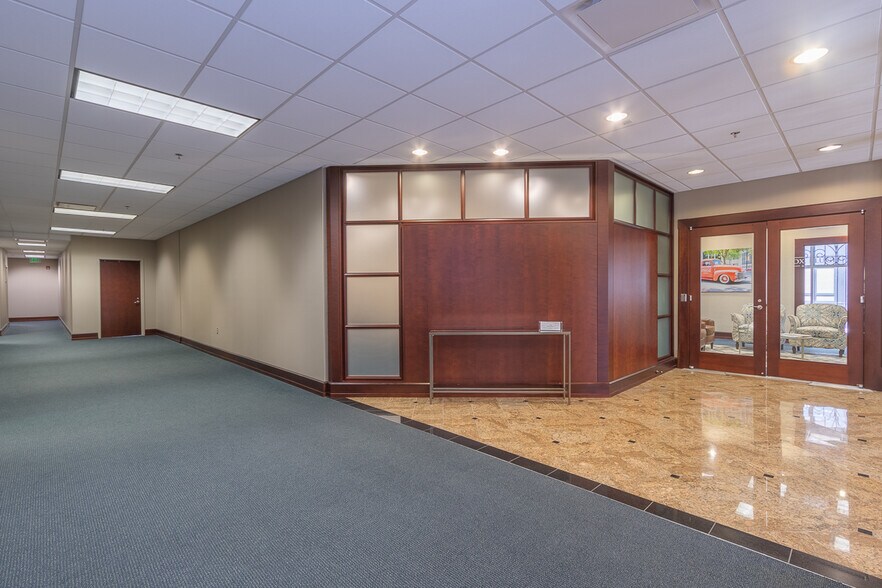 More Photos Of 129 N Main St, Anderson Office For Lease