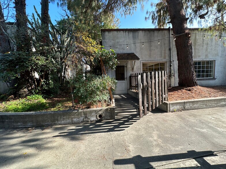 More Photos Of 315 E 4th St, Ontario Flex For Sale