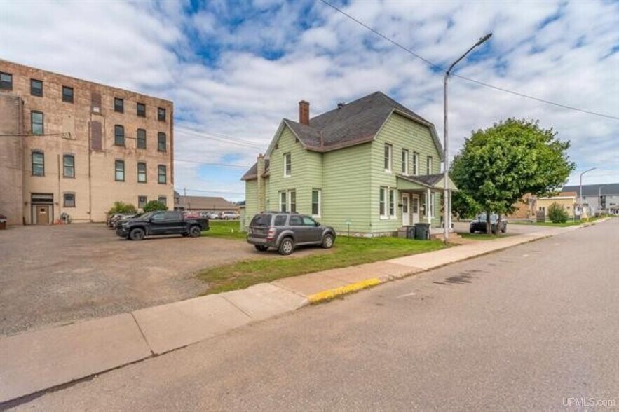 More Photos Of 308 Cleveland Ave, Ishpeming Medical For Sale