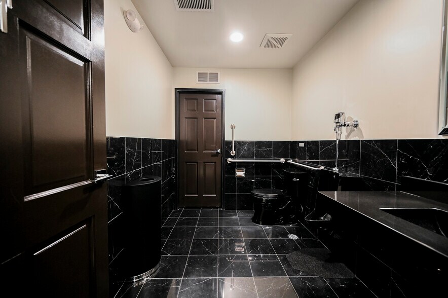 More Photos Of 630 S 3rd St, Las Vegas Office For Sale