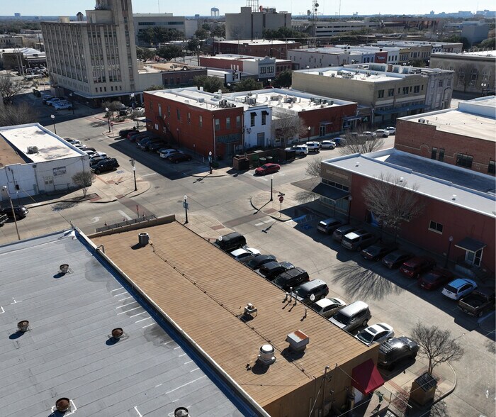 More Photos Of 300 N Bryan Ave, Bryan Restaurant For Sale