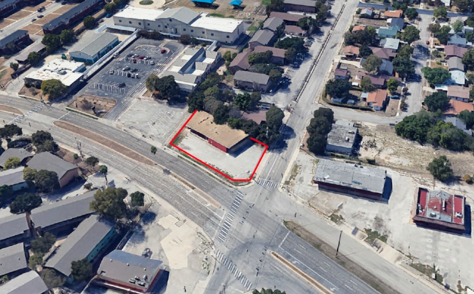 More Photos Of 2507 S General McMullen Dr, San Antonio General Retail For Sale