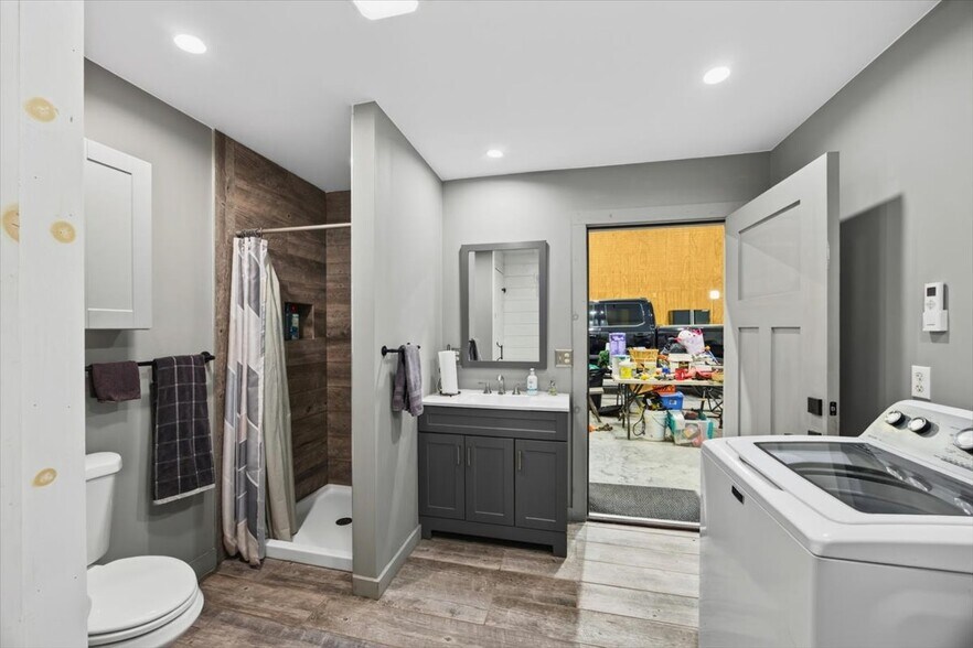 More Photos Of 12705 Rhoden Ln, Lowell Flex For Sale