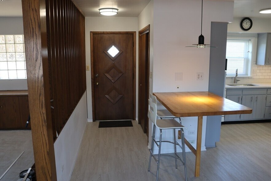 More Photos Of 1727 Howard St, Evanston Freestanding For Sale