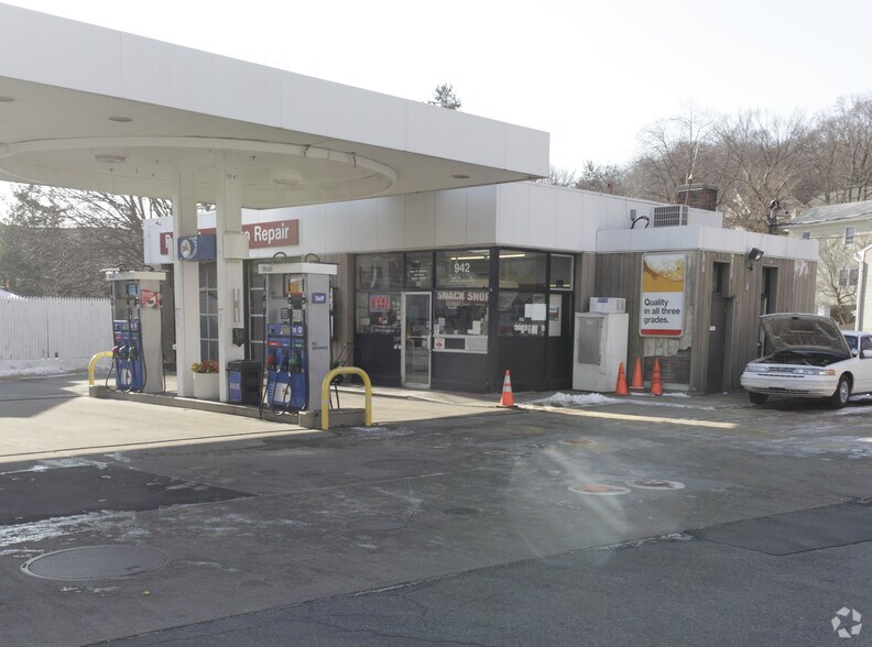 Primary Photo Of 936 Hope St, Stamford Service Station For Sale