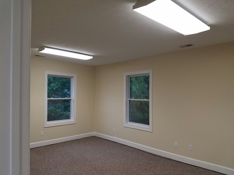 More Photos Of 7301 Fegenbush Ln, Louisville Office For Lease