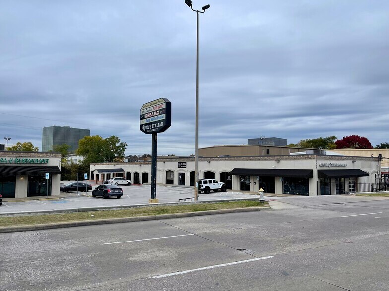 More Photos Of 7033-7035 Greenville Ave, Dallas Unknown For Lease