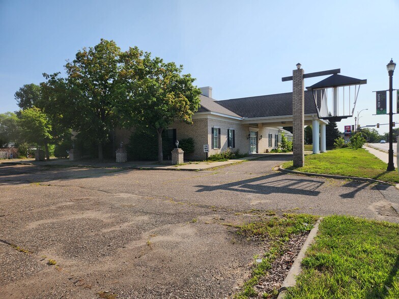 More Photos Of 7300 42nd Ave N, New Hope Freestanding For Sale