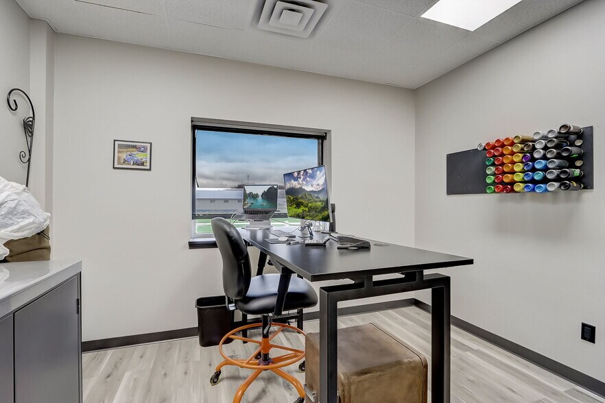 More Photos Of 860 N Parkway St, Jefferson Warehouse For Sale