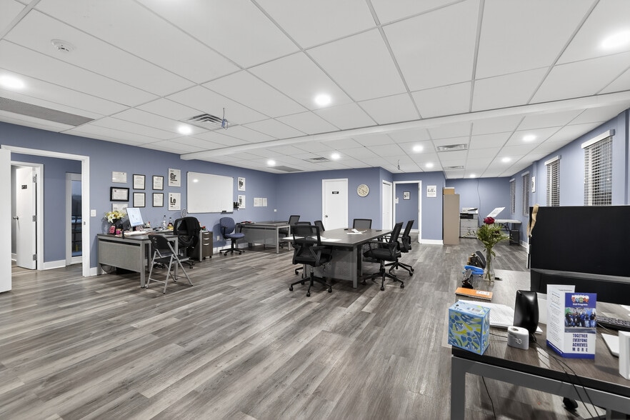 More Photos Of 1501 N Walnut St, Wilmington Office For Sale