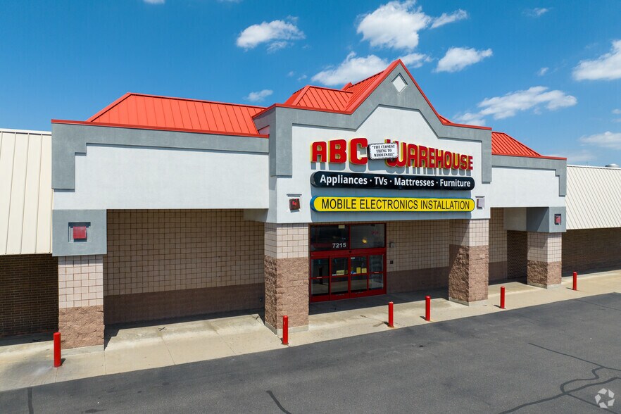 More Photos Of 7215-7423 E 10 Mile Rd, Center Line Storefront For Lease