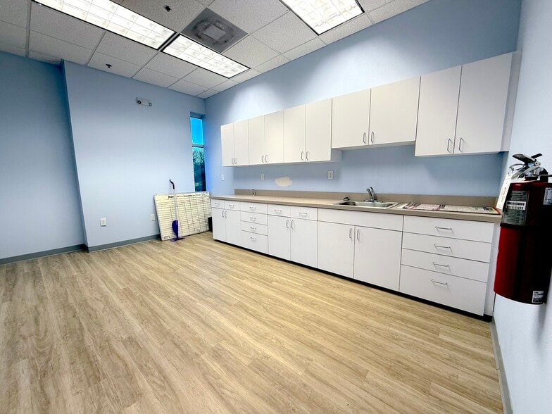 More Photos Of 1743 Park Center Dr, Orlando Medical For Sale