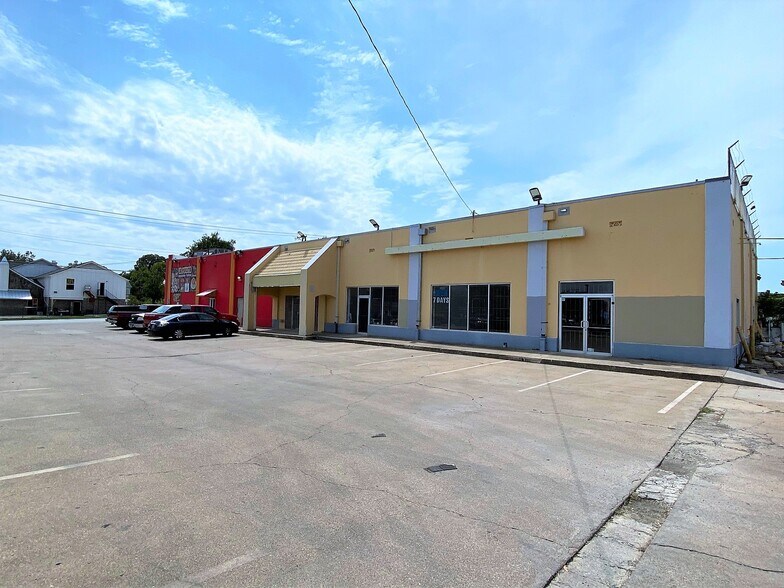 More Photos Of 1602 NW 25th St, Fort Worth Storefront Retail Office For Lease