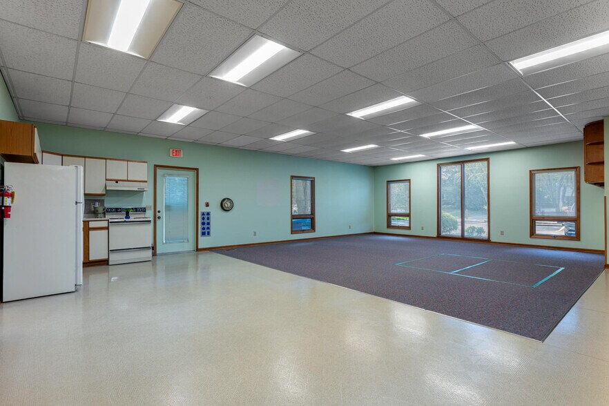 More Photos Of 71 Marco Ln, Washington Township Medical For Sale