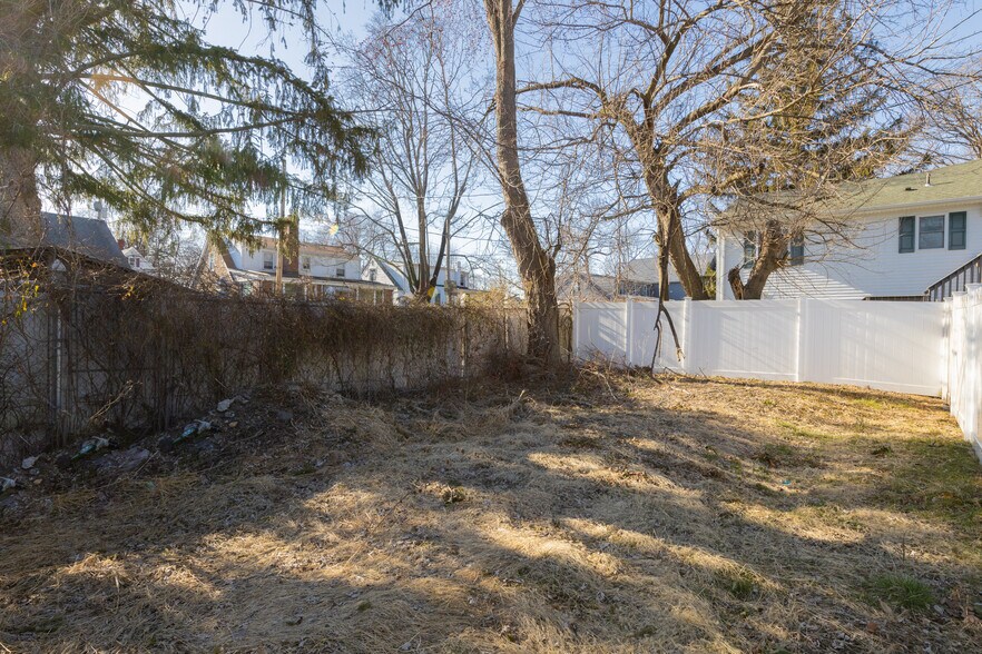 More Photos Of 82-84 W Railroad Ave, Garnerville Storefront Retail Residential For Sale