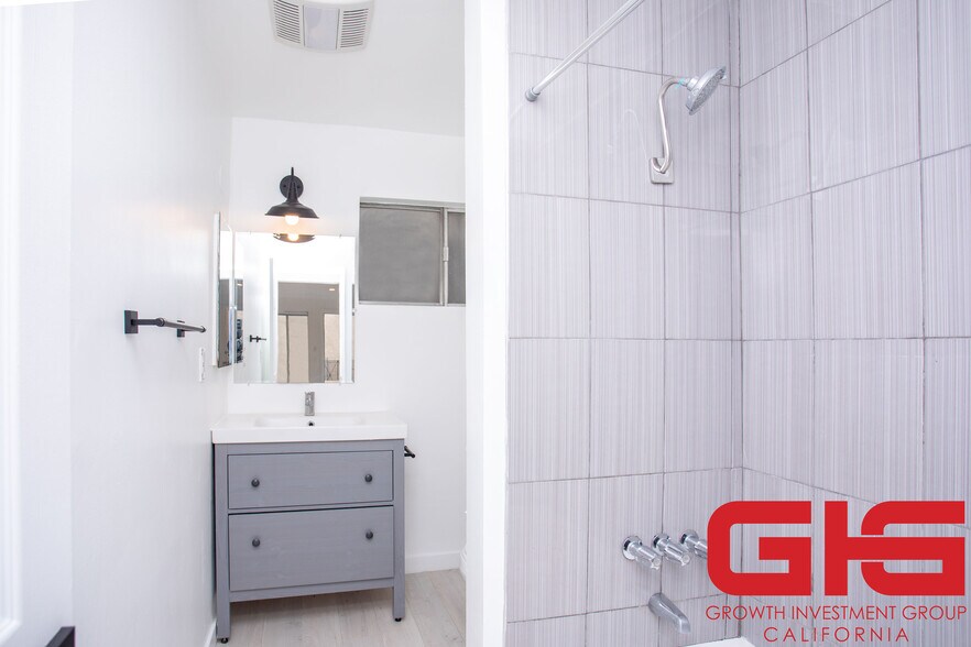 More Photos Of 376 N Avenue 57, Los Angeles Apartments For Sale
