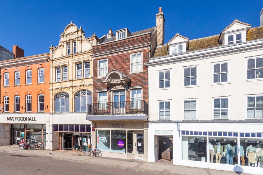 Primary Photo Of 5 Market Hl, Cambridge Storefront For Lease