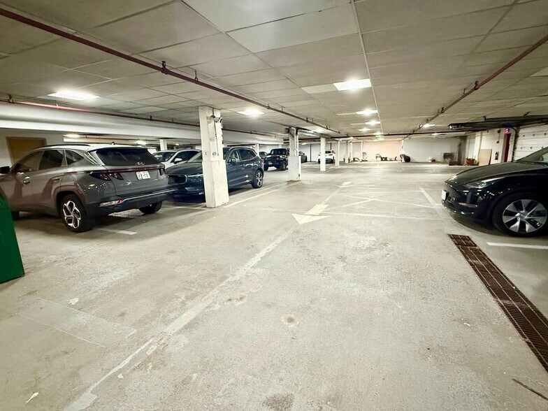 More Photos Of 560 Northern Blvd, Great Neck Medical For Lease